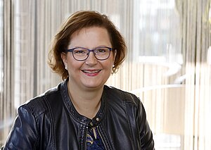 Christine Miedl ist Direktorin der Unternehmenskommunikation der Spardabank, die die Harl.e.kin- Frühchen seit vielen Jahren nachhaltig unterstützt