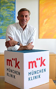 Dr. med. Axel Fischer unterstützt den Harl.e.kin e.V. in seinem Anliegen der umfassenden Betreuung von perinatal belasteten Familien nachhaltig