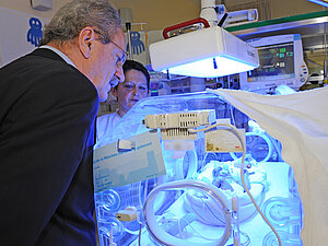 Weihnachten 2013 besuchte der damalige OB Christian Ude das Klinikum Harlaching