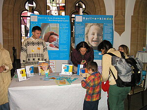 OB Ude lädt die Harl.e.kin Nachsorge 2004 zum Tag der Offenen Tür ins Rathaus ein